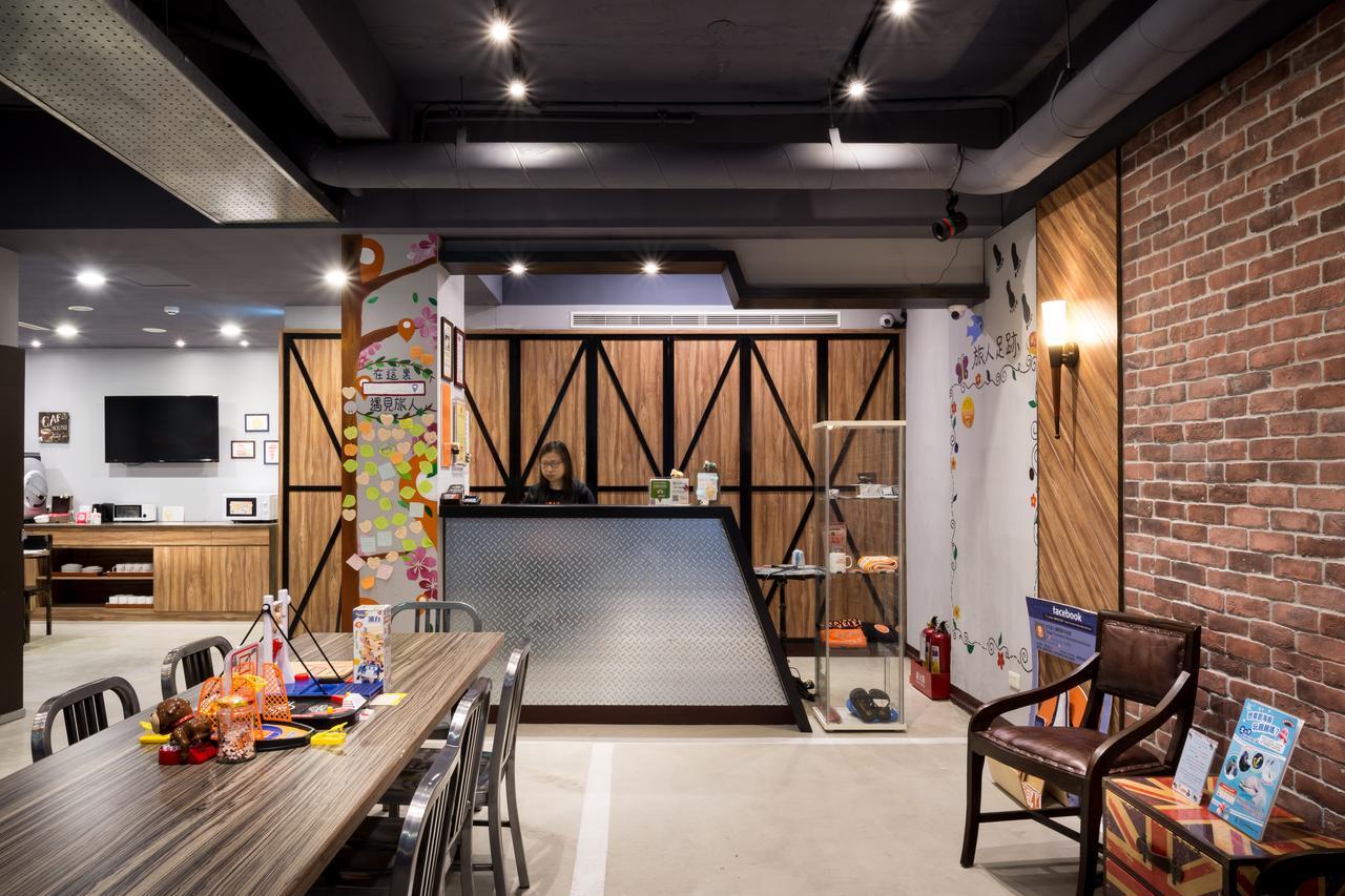 Taipei Travelers International Hostel Tamsui Bagian luar foto