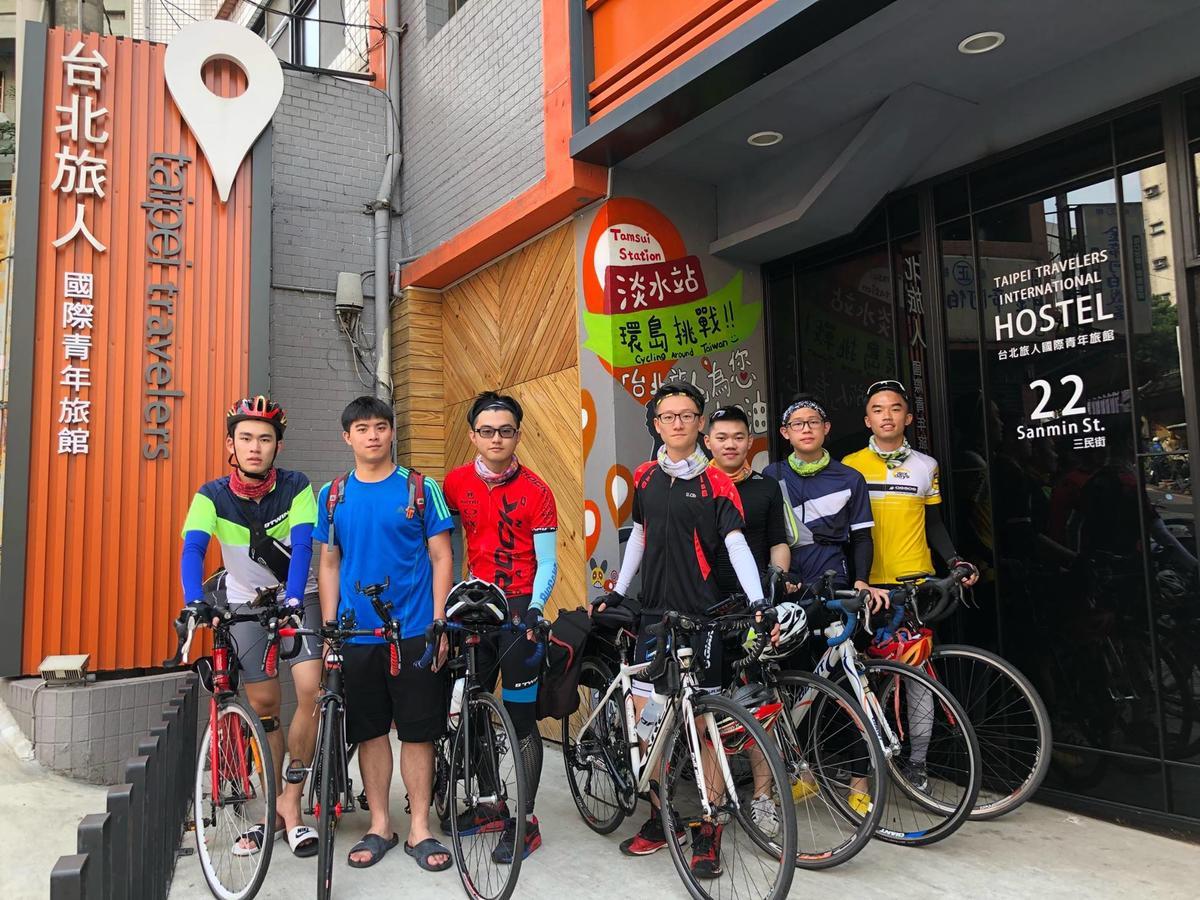 Taipei Travelers International Hostel Tamsui Bagian luar foto