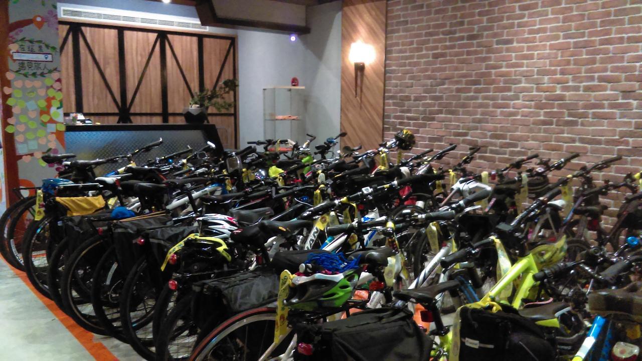 Taipei Travelers International Hostel Tamsui Bagian luar foto