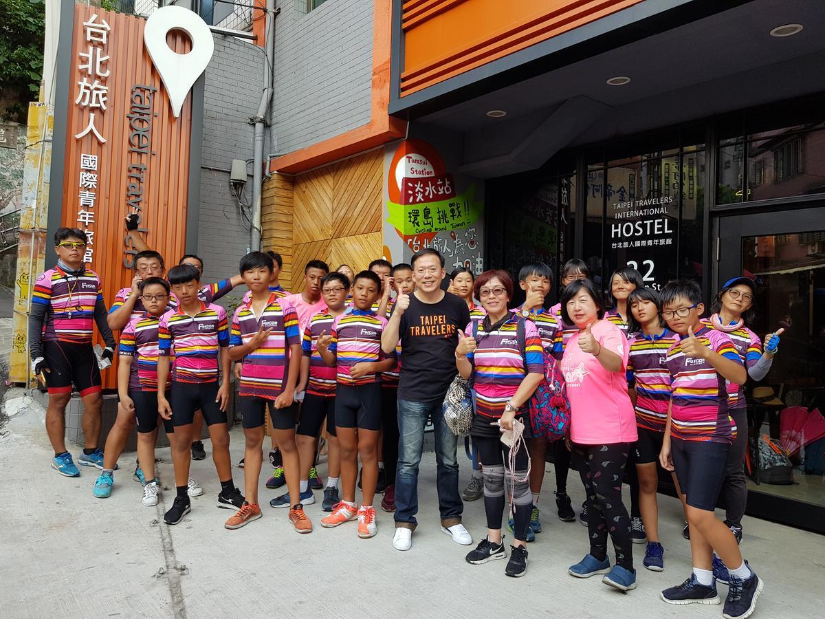 Taipei Travelers International Hostel Tamsui Bagian luar foto