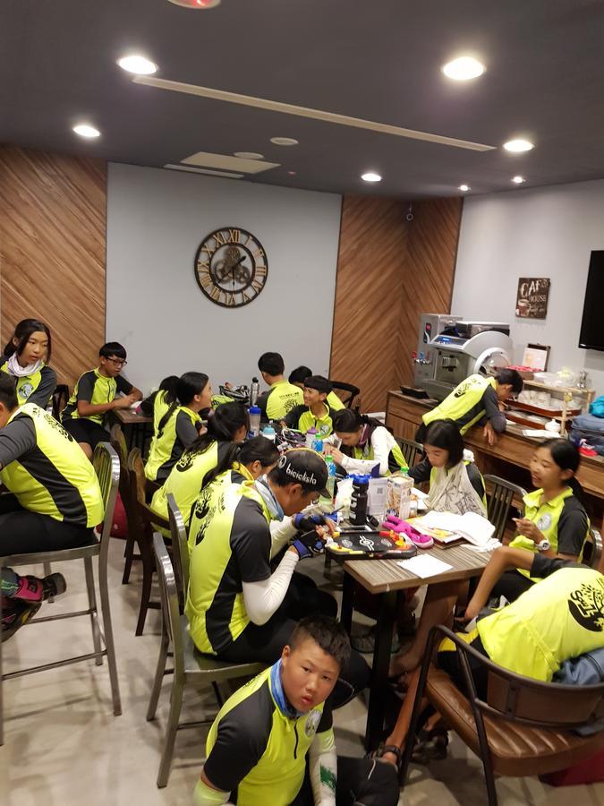 Taipei Travelers International Hostel Tamsui Bagian luar foto