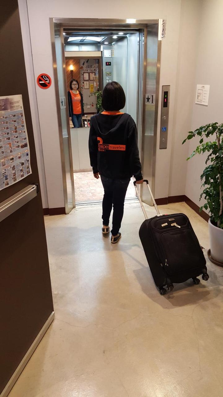 Taipei Travelers International Hostel Tamsui Bagian luar foto