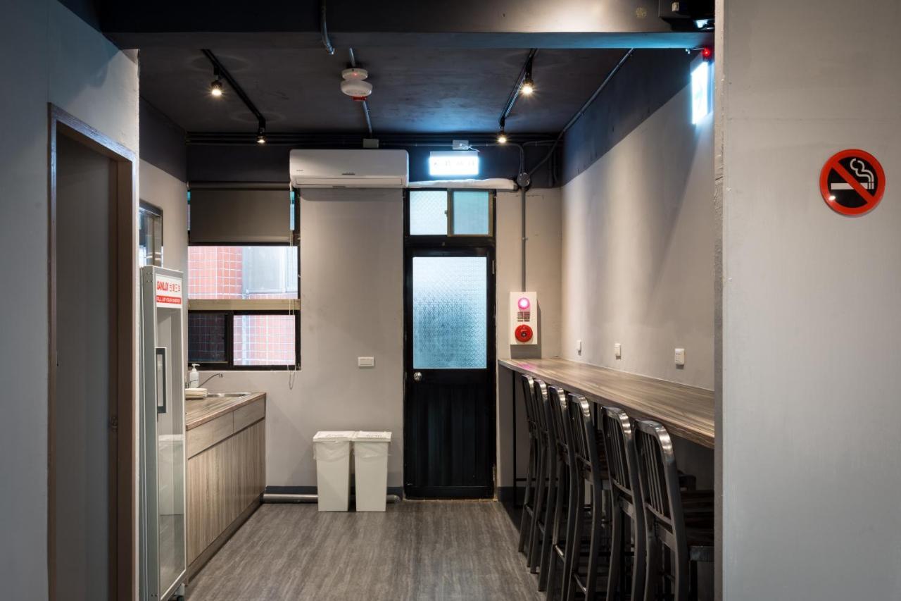 Taipei Travelers International Hostel Tamsui Bagian luar foto