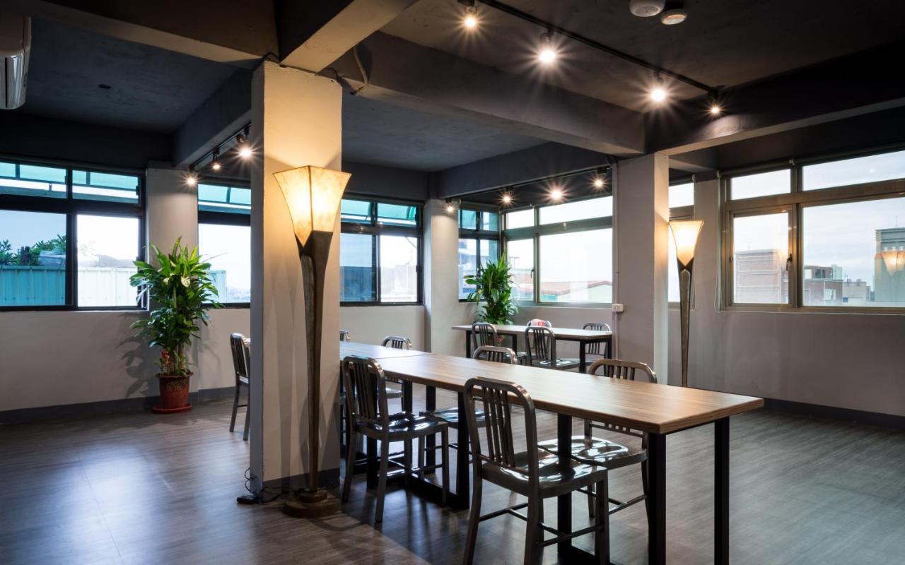 Taipei Travelers International Hostel Tamsui Bagian luar foto