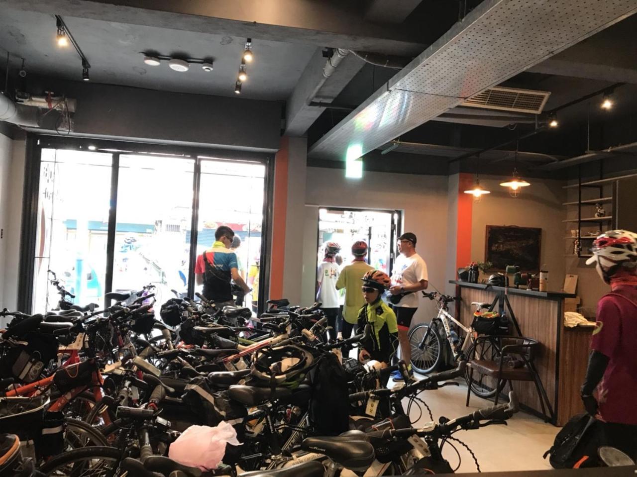 Taipei Travelers International Hostel Tamsui Bagian luar foto