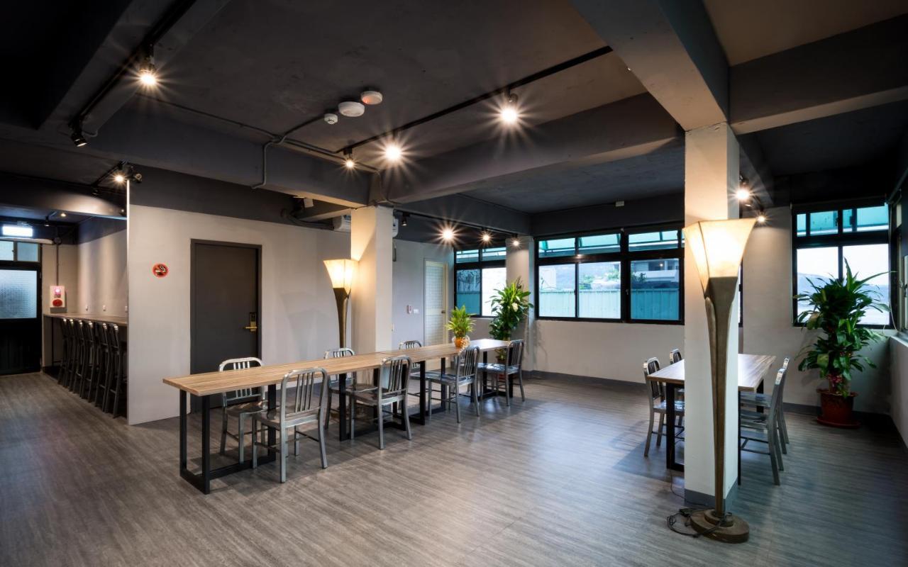 Taipei Travelers International Hostel Tamsui Bagian luar foto