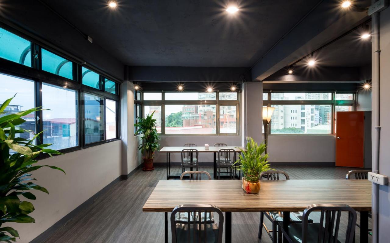 Taipei Travelers International Hostel Tamsui Bagian luar foto