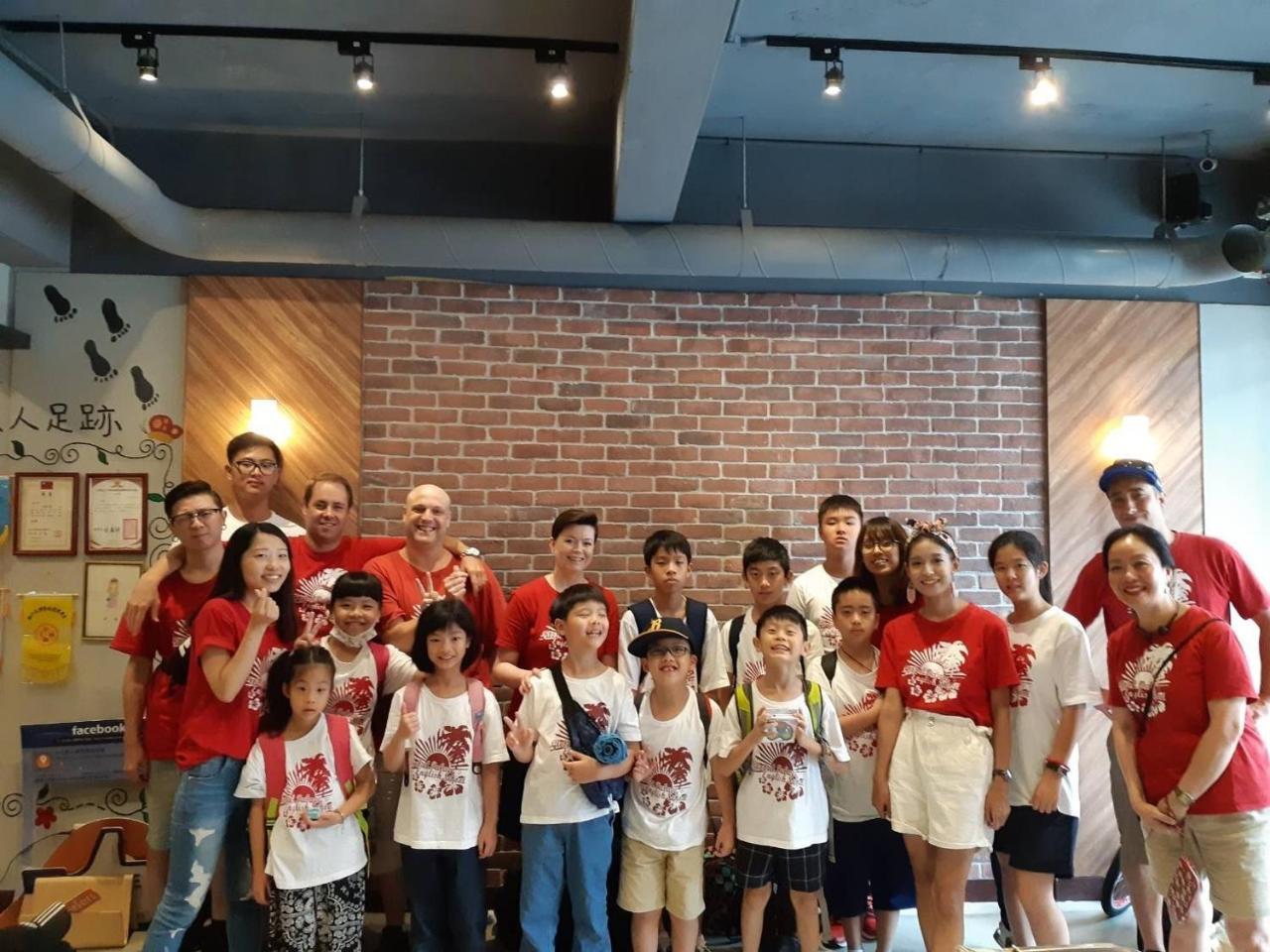 Taipei Travelers International Hostel Tamsui Bagian luar foto